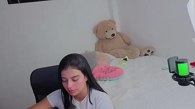 Snapshot of valerihouse_ chatting on June 18, 2026, 12:20 am valerihouse online show from June 18, 2026, 12:20 am
