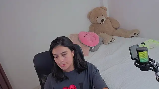 Snapshot of valerihouse_ chatting on June 3, 2026, 1:39 am valerihouse online show from June 3, 2026, 1:39 am