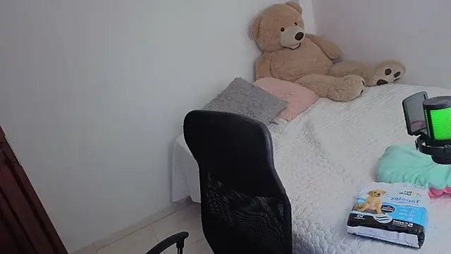Snapshot of valerihouse_ chatting on June 21, 2026, 2:06 am valerihouse online show from June 21, 2026, 2:06 am