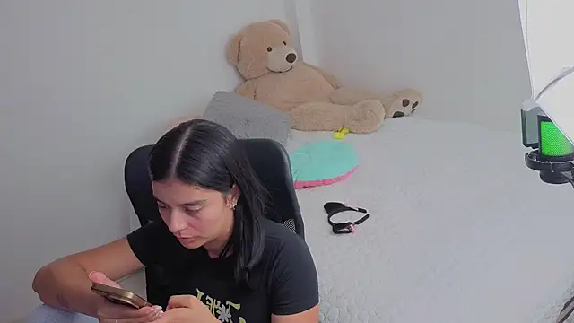 Snapshot of valerihouse_ chatting on July 9, 2026, 1:50 am valerihouse online show from July 9, 2026, 1:50 am
