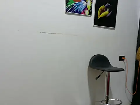 Snapshot of dulce_alexandra chatting on May 19, 2026, 12:01 pm dulce alexandra online show from May 19, 2026, 12:01 pm