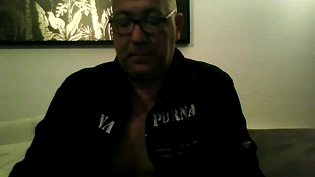 Snapshot of Soloyan chatting on October 16, 2025, 5:16 am Soloyan online show from October 16, 2025, 5:16 am