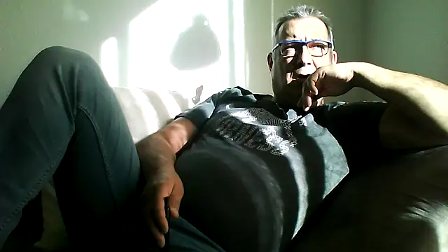 Snapshot of Soloyan chatting on November 17, 2025, 9:35 am Soloyan online show from November 17, 2025, 9:35 am