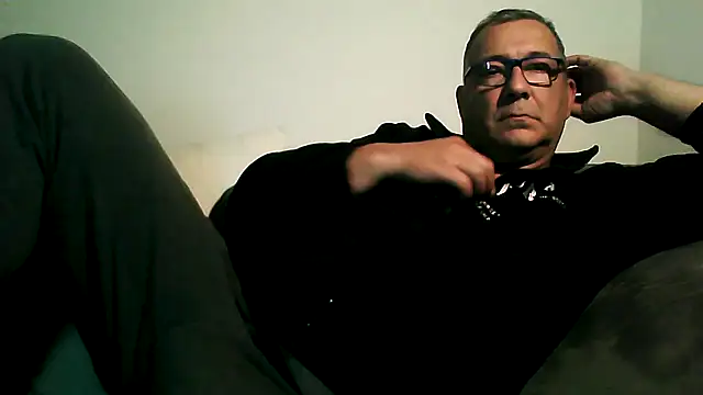 Snapshot of Soloyan chatting on November 10, 2025, 8:47 pm Soloyan online show from November 10, 2025, 8:47 pm