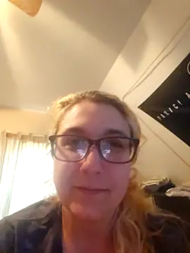 Thatonebinch online show from May 3, 2026, 8:34 pm