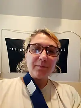 Thatonebinch online show from May 6, 2026, 4:22 pm