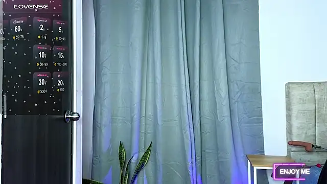 Snapshot of megangil_ chatting on May 21, 2026, 9:17 am megangil online show from May 21, 2026, 9:17 am