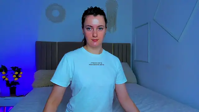 Snapshot of Cutie_blushh chatting on May 27, 2026, 12:12 pm Cutie blushh online show from May 27, 2026, 12:12 pm