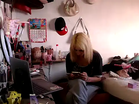 Snapshot of bunnyfoxxd chatting on July 6, 2026, 12:56 pm bunnyfoxxd online show from July 6, 2026, 12:56 pm