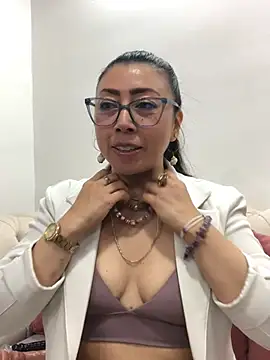 FranciscaVera online show from July 11, 2026, 5:57 pm
