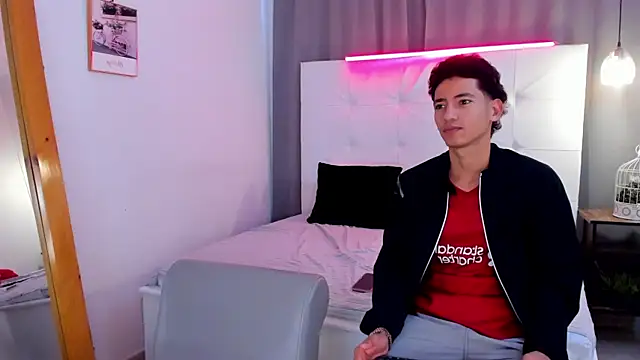 Snapshot of Alejo-and-Thiago chatting on May 7, 2026, 12:41 pm Alejo-and-Thiago online show from May 7, 2026, 12:41 pm