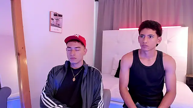 Snapshot of Alejo-and-Thiago chatting on May 3, 2026, 1:15 pm Alejo-and-Thiago online show from May 3, 2026, 1:15 pm