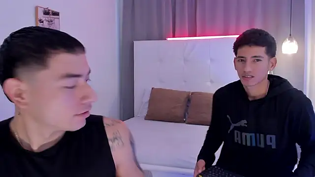 Snapshot of Alejo-and-Thiago chatting on May 22, 2026, 12:14 pm Alejo-and-Thiago online show from May 22, 2026, 12:14 pm