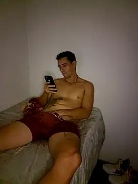 Leandro flores92 online show from May 3, 2026, 3:11 am