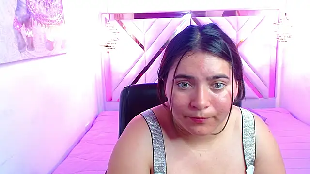Laurha  online show from May 15, 2026, 7:56 pm