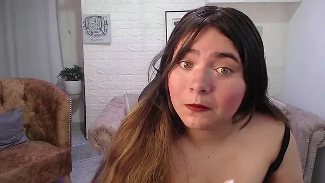 Laurha  online show from May 26, 2026, 12:03 pm