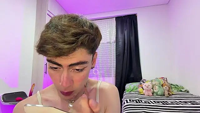 Snapshot of _peachyboy chatting on August 7, 2026, 4:29 am peachyboy online show from August 7, 2026, 4:29 am