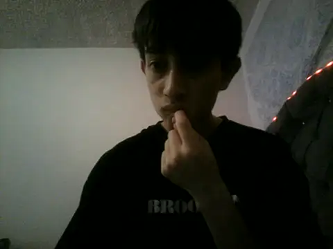 Snapshot of caos_mod chatting on May 28, 2026, 7:53 pm caos mod online show from May 28, 2026, 7:53 pm