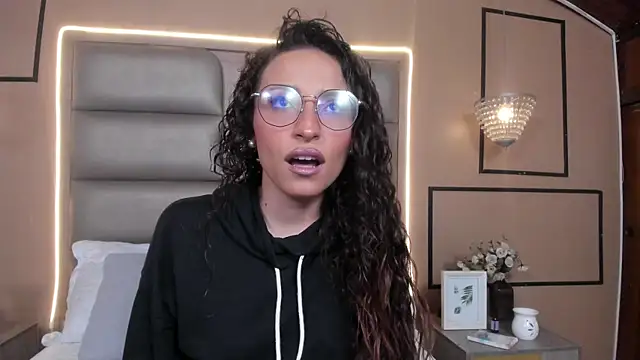 Snapshot of ANAMARIAMD chatting on July 18, 2026, 9:23 pm ANAMARIAMD online show from July 18, 2026, 9:23 pm