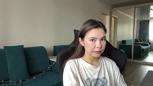 Snapshot of Ellewaay chatting on June 1, 2026, 8:25 am Ellewaay online show from June 1, 2026, 8:25 am