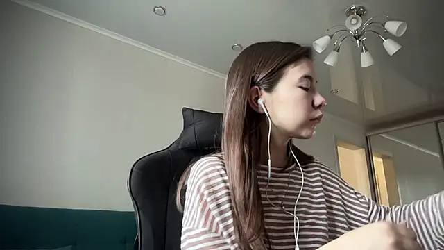 Snapshot of Ellewaay chatting on May 7, 2026, 7:45 am Ellewaay online show from May 7, 2026, 7:45 am