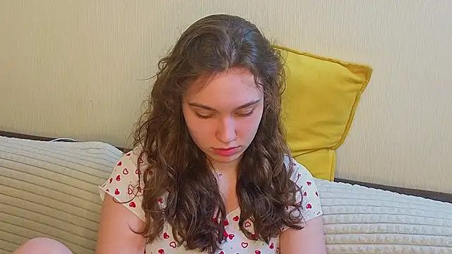 JolieDerringer online show from July 4, 2026, 7:15 am