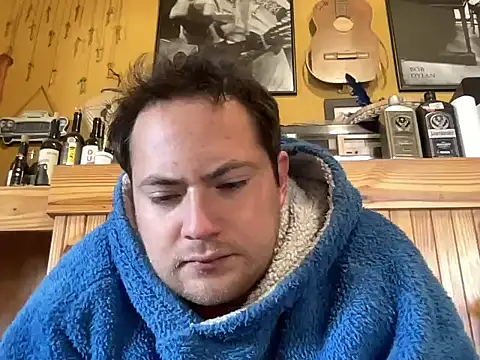 Snapshot of alecsgzz chatting on May 17, 2026, 1:55 pm alecsgzz online show from May 17, 2026, 1:55 pm