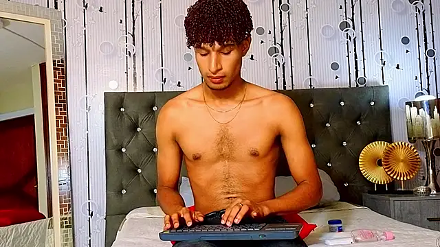Snapshot of Alex_Bloom chatting on May 30, 2026, 7:19 pm Alex Bloom online show from May 30, 2026, 7:19 pm