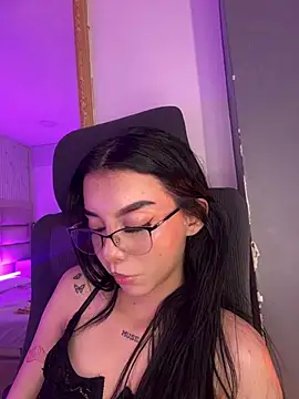 Snapshot of MelCherry chatting on August 3, 2026, 5:37 am MelCherry online show from August 3, 2026, 5:37 am