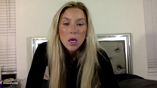 Snapshot of Misss_alyssaaa chatting on June 10, 2026, 4:13 am Misss alyssaaa online show from June 10, 2026, 4:13 am