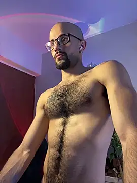 Snapshot of LarryGarzon chatting on May 9, 2026, 1:31 am LarryGarzon online show from May 9, 2026, 1:31 am