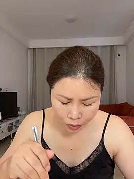 Fragrant 51 online show from May 4, 2026, 9:34 am