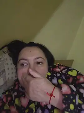 Snapshot of EmmaEmmy40 chatting on May 29, 2026, 6:03 pm EmmaEmmy40 online show from May 29, 2026, 6:03 pm