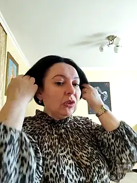 Snapshot of EmmaEmmy40 chatting on May 28, 2026, 5:48 am EmmaEmmy40 online show from May 28, 2026, 5:48 am