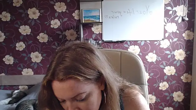Snapshot of Kate_R chatting on June 10, 2026, 12:50 pm Kate R online show from June 10, 2026, 12:50 pm