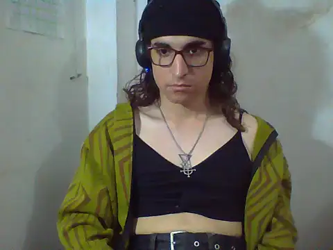 Snapshot of LaCuerva chatting on May 15, 2026, 4:49 pm LaCuerva online show from May 15, 2026, 4:49 pm