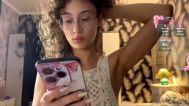Snapshot of CurlyWinx chatting on May 9, 2026, 7:17 pm CurlyWinx online show from May 9, 2026, 7:17 pm