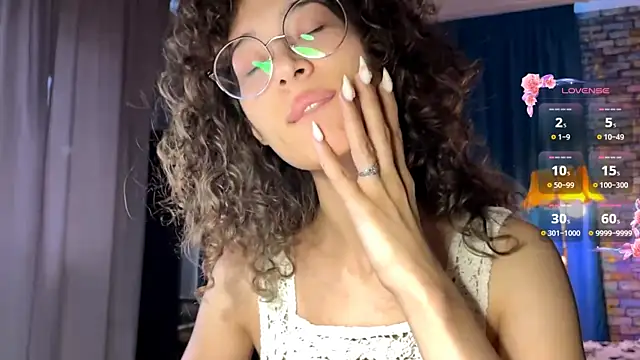 Snapshot of CurlyWinx chatting on May 30, 2026, 8:31 am CurlyWinx online show from May 30, 2026, 8:31 am