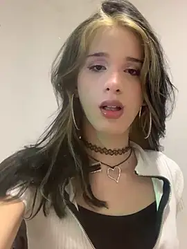 0nlinekitty online show from May 7, 2026, 6:17 am