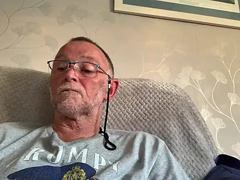Snapshot of Moonraker64 chatting on July 14, 2026, 7:31 pm Moonraker64 online show from July 14, 2026, 7:31 pm