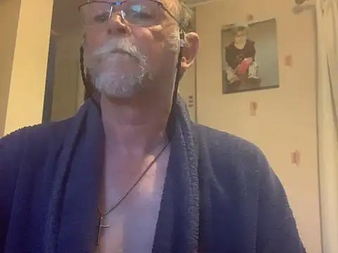 Snapshot of Moonraker64 chatting on June 19, 2026, 5:46 am Moonraker64 online show from June 19, 2026, 5:46 am