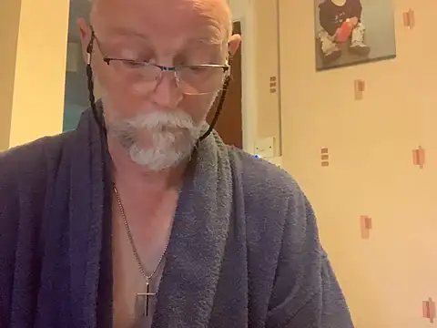 Snapshot of Moonraker64 chatting on July 2, 2026, 5:13 am Moonraker64 online show from July 2, 2026, 5:13 am