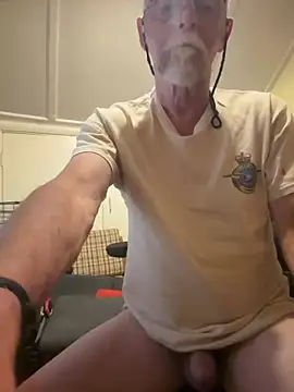 Snapshot of Moonraker64 chatting on July 8, 2026, 9:26 pm Moonraker64 online show from July 8, 2026, 9:26 pm
