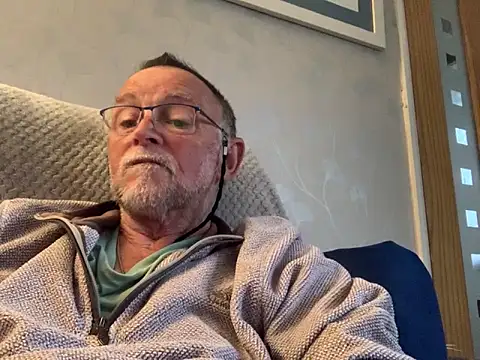 Snapshot of Moonraker64 chatting on May 18, 2026, 6:56 pm Moonraker64 online show from May 18, 2026, 6:56 pm