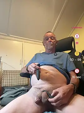 Snapshot of Moonraker64 chatting on July 23, 2026, 9:22 pm Moonraker64 online show from July 23, 2026, 9:22 pm