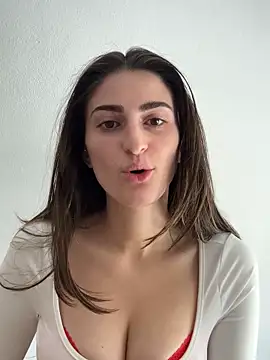 Snapshot of OliviaBaby- chatting on May 13, 2026, 9:27 am OliviaBaby- online show from May 13, 2026, 9:27 am