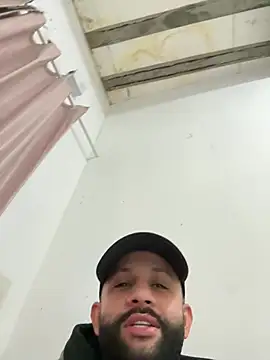 Snapshot of Ssombra_ chatting on May 30, 2026, 12:28 am Ssombra online show from May 30, 2026, 12:28 am