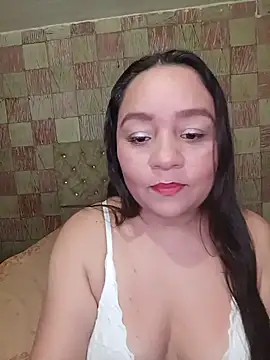 Snapshot of chicatraviesa24 chatting on June 17, 2026, 2:33 am chicatraviesa24 online show from June 17, 2026, 2:33 am