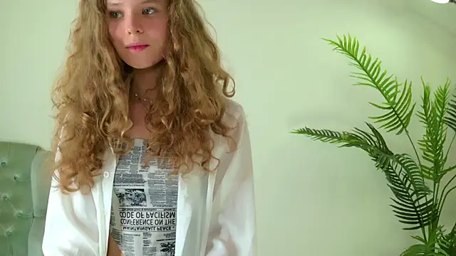 Mila Stain online show from May 4, 2026, 5:44 am