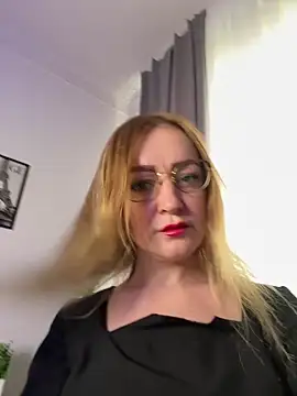 Snapshot of CherryChaos_ chatting on June 11, 2026, 6:21 am CherryChaos online show from June 11, 2026, 6:21 am